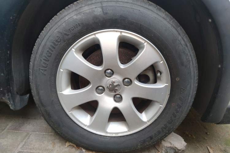Used Peugeot 307 2012 1.6L Manual CROSS Right Front Wheel Hub