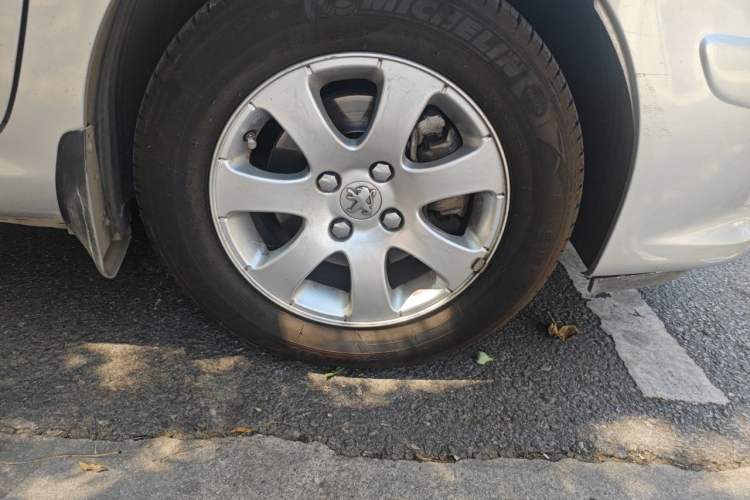 Used Peugeot 307 2012 Hatchback 1.6L Automatic Comfort Edition Right Front Wheel Hub