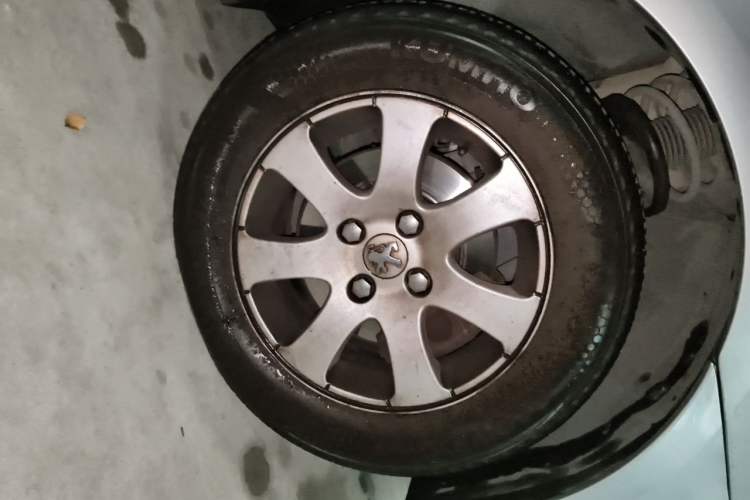 Used Peugeot 307 2012 Hatchback 1.6L Automatic Comfort Edition Right Front Wheel Hub