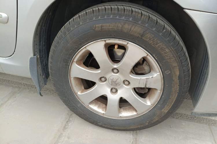 Used Peugeot 307 2012 Hatchback 1.6L Manual Comfort Edition Right Front Wheel Hub