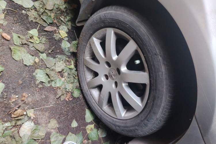 Used Peugeot 307 2012 Hatchback 1.6L Automatic Comfort Edition Right Front Wheel Hub