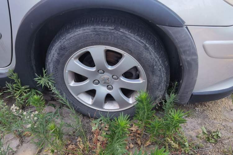Used Peugeot 307 2012 Hatchback 1.6L Automatic Comfort Edition Right Front Wheel Hub