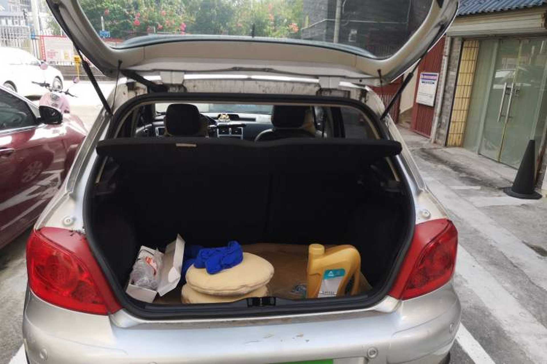 Used Peugeot 307 2012 1.6L Manual CROSS Trunk