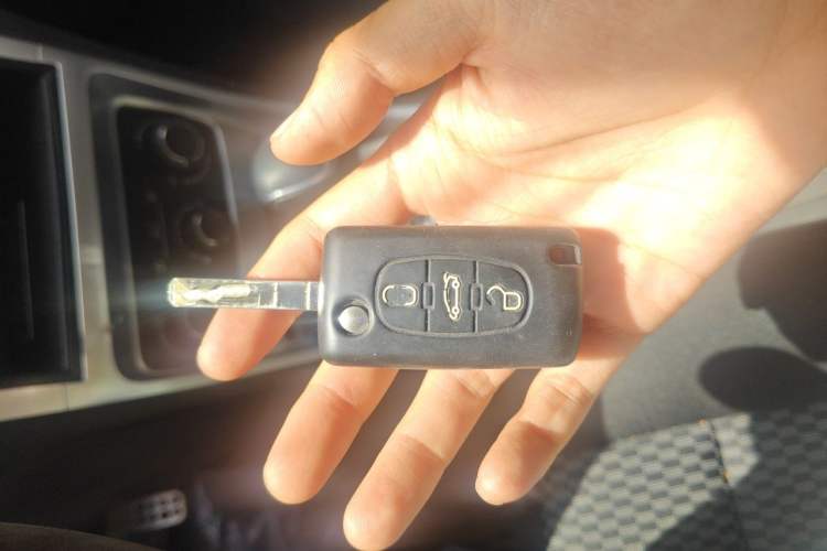 Used Peugeot 307 2012 1.6L Automatic CROSS Vehicle Key