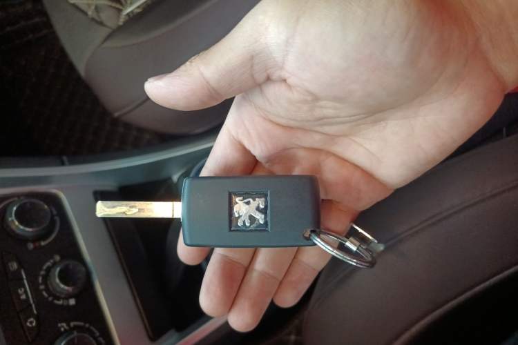 Used Peugeot 307 2012 Hatchback 1.6L Manual Comfort Edition Vehicle Key