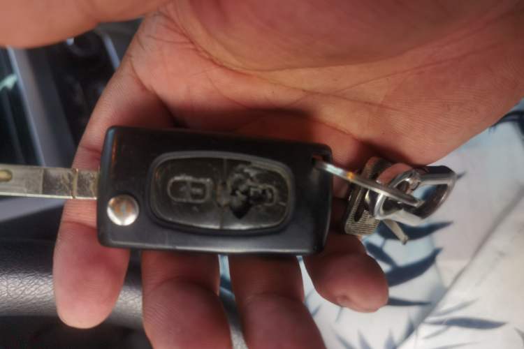 Used Peugeot 307 2012 Hatchback 1.6L Automatic Comfort Edition Vehicle Key