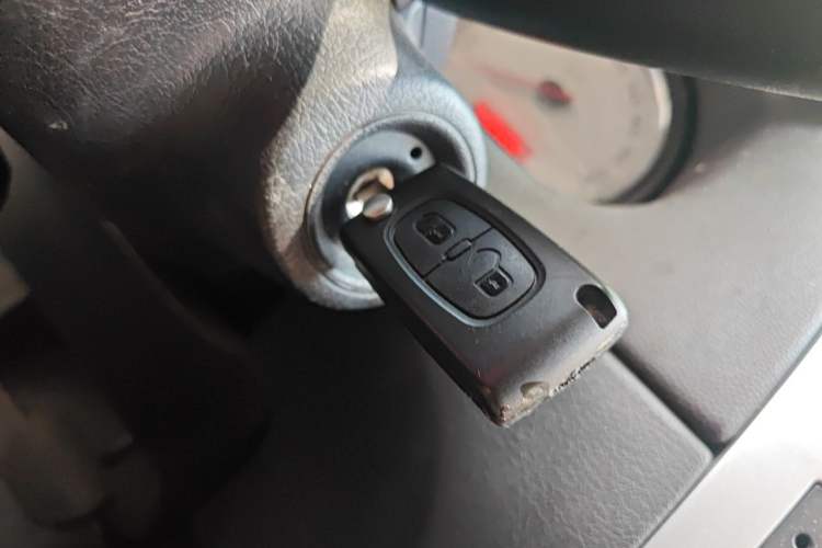 Used Peugeot 307 2012 Hatchback 1.6L Automatic Comfort Edition Vehicle Key