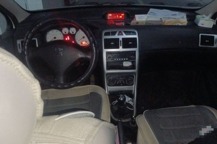 Used Peugeot 307 2012 Hatchback 1.6L Manual Comfort Edition Center Console