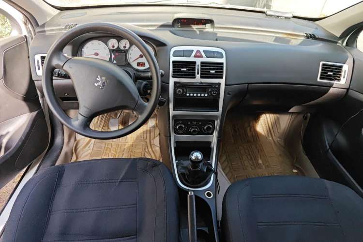 Used Peugeot 307 2012 Hatchback 1.6L Manual Comfort Edition Center Console