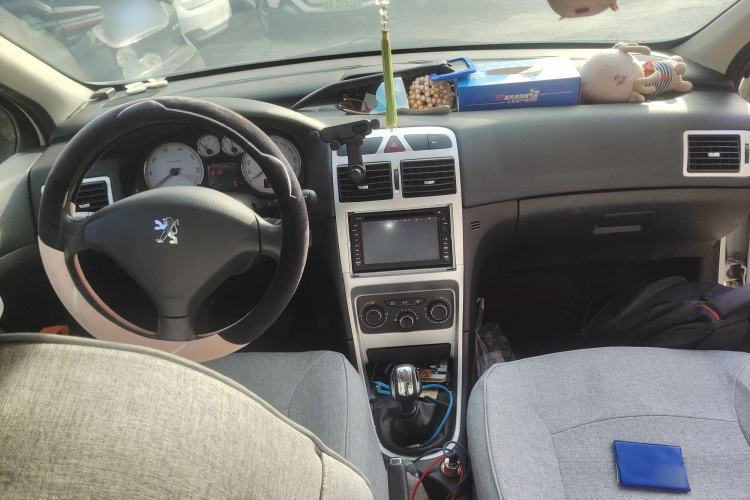 Used Peugeot 307 2012 Hatchback 1.6L Manual Comfort Edition Center Console