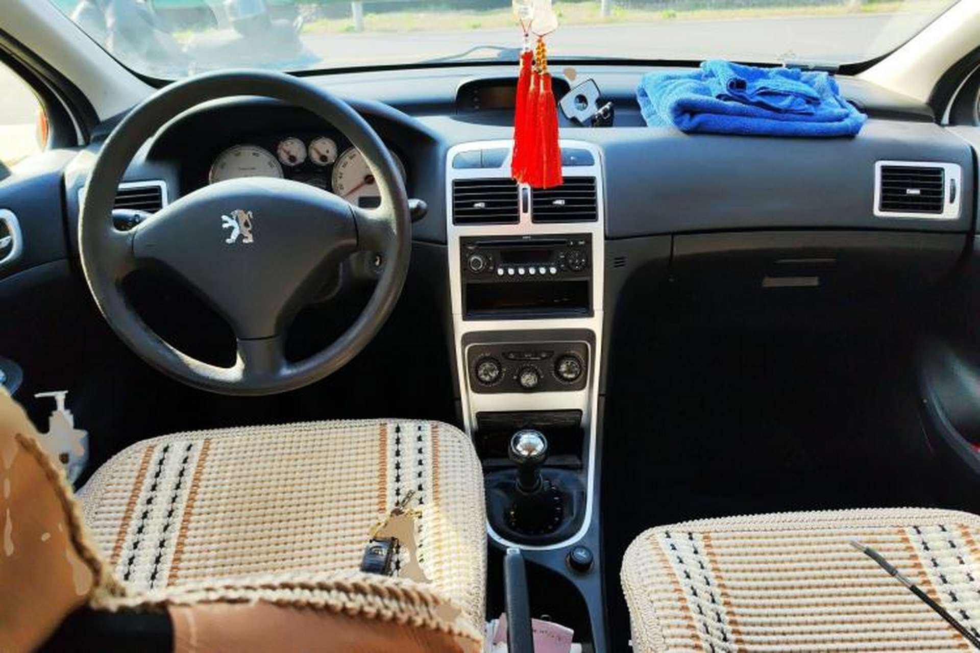 Used Peugeot 307 2012 Hatchback 1.6L Manual Comfort Edition Center Console