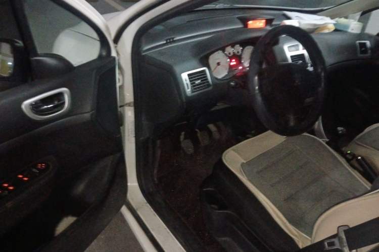 Used Peugeot 307 2012 Hatchback 1.6L Manual Comfort Edition Driver Seat