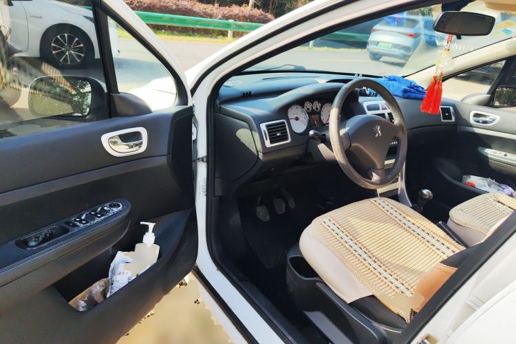 Used Peugeot 307 2012 Hatchback 1.6L Manual Comfort Edition Driver Seat