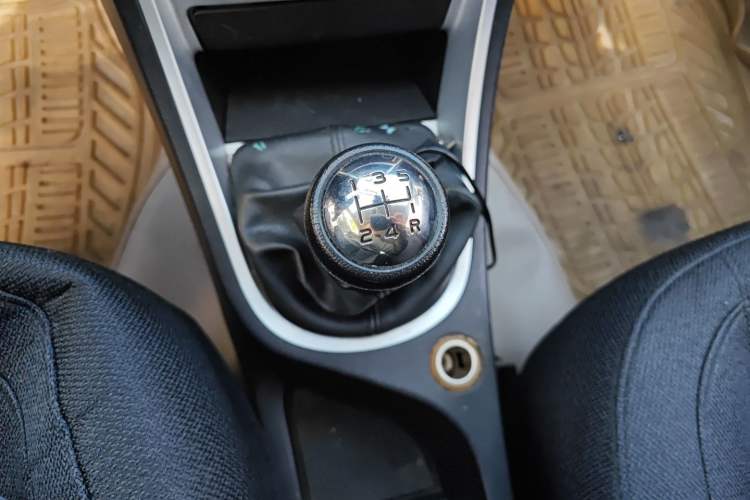 Used Peugeot 307 2012 Hatchback 1.6L Manual Comfort Edition Gear Lever