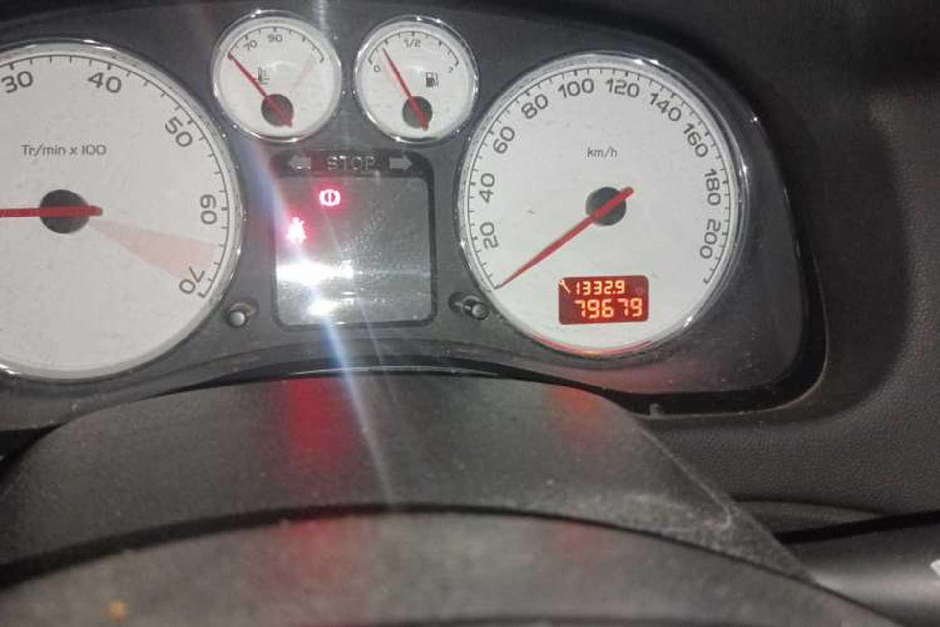 Used Peugeot 307 2012 Hatchback 1.6L Manual Comfort Edition Odometer Close Up