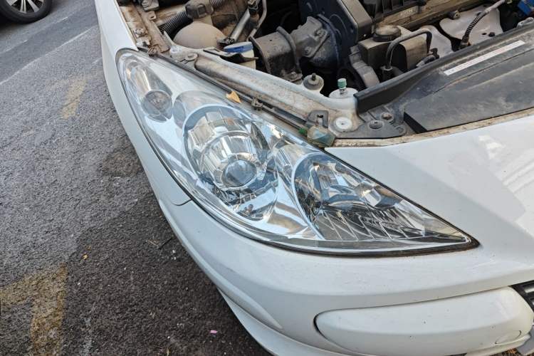 Used Peugeot 307 2012 Hatchback 1.6L Manual Comfort Edition Right Front Headlight