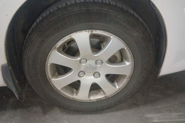Used Peugeot 307 2012 Hatchback 1.6L Manual Comfort Edition Right Front Wheel Hub