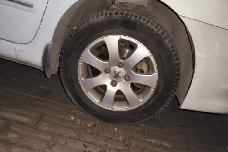 Used Peugeot 307 2012 Hatchback 1.6L Automatic Comfort Edition Right Front Wheel Hub