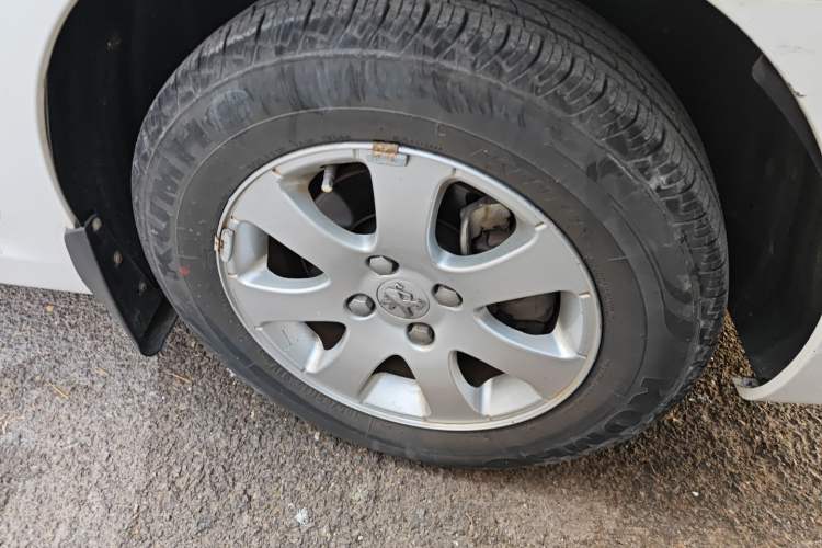 Used Peugeot 307 2012 Hatchback 1.6L Manual Comfort Edition Right Front Wheel Hub