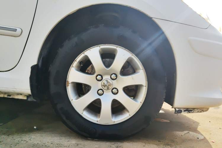 Used Peugeot 307 2012 Hatchback 1.6L Manual Comfort Edition Right Front Wheel Hub