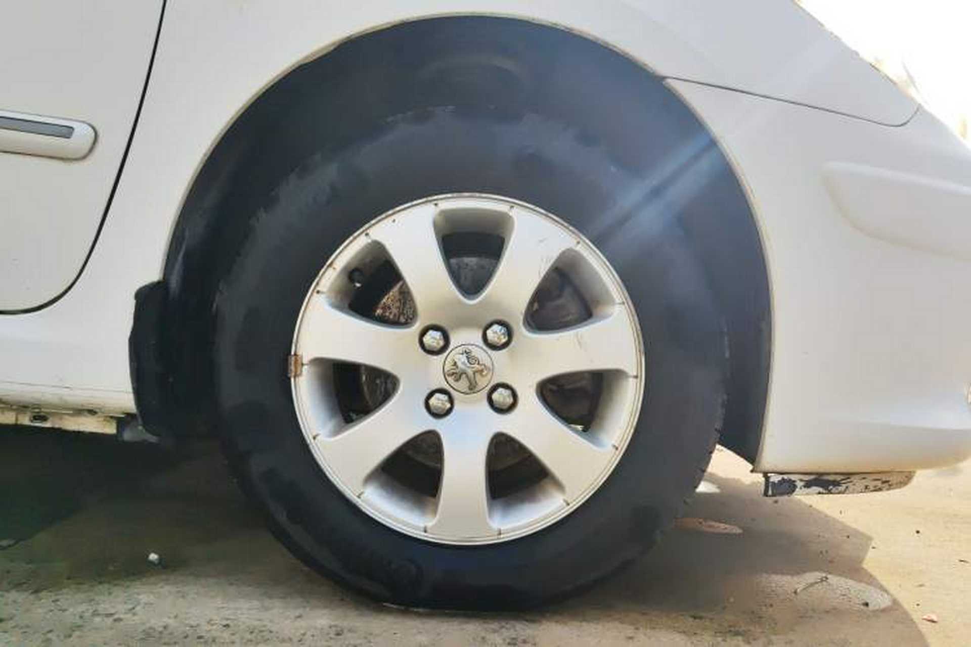 Used Peugeot 307 2012 Hatchback 1.6L Manual Comfort Edition Right Front Wheel Hub
