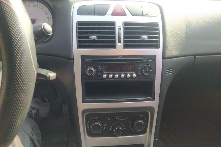 Used Peugeot 307 2013 Hatchback 1.6L Manual Comfort Edition Audio And AC Panel