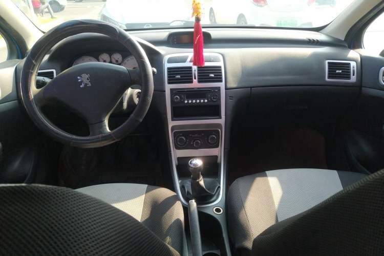 Used Peugeot 307 2013 Hatchback 1.6L Manual Comfort Edition Center Console