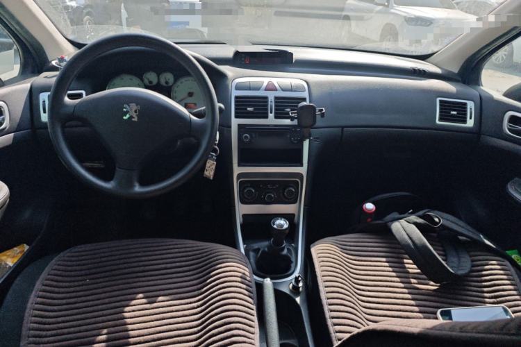 Used Peugeot 307 2013 Hatchback 1.6L Manual Comfort Edition Center Console