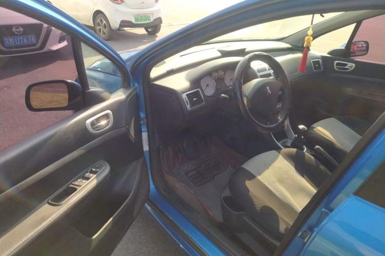 Used Peugeot 307 2013 Hatchback 1.6L Manual Comfort Edition Driver Seat
