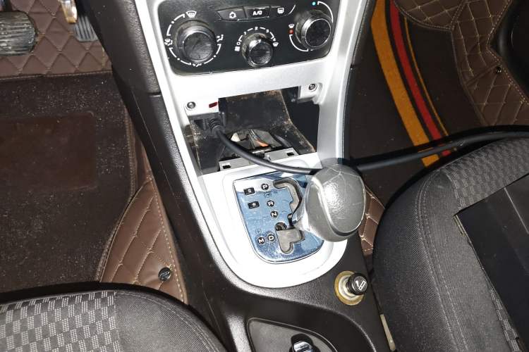 Used Peugeot 307 2013 Hatchback 1.6L Automatic Comfort Edition Gear Lever