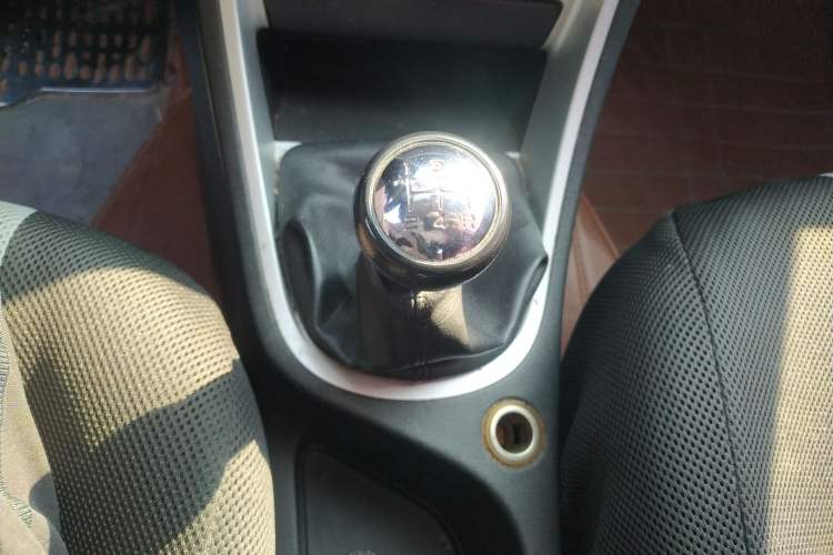 Used Peugeot 307 2013 Hatchback 1.6L Manual Comfort Edition Gear Lever