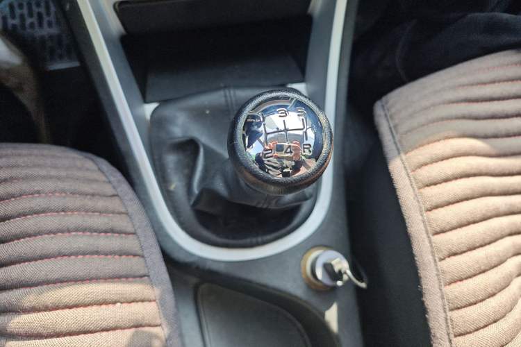 Used Peugeot 307 2013 Hatchback 1.6L Manual Comfort Edition Gear Lever