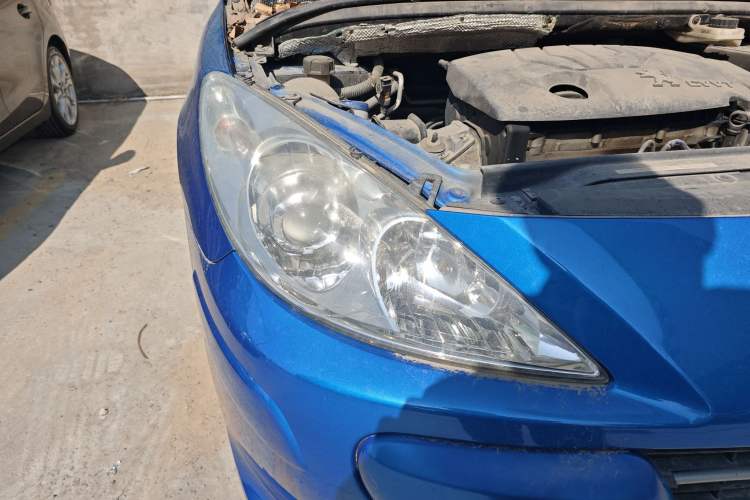Used Peugeot 307 2013 Hatchback 1.6L Manual Comfort Edition Right Front Headlight