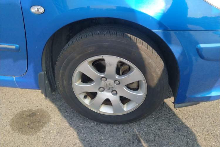 Used Peugeot 307 2013 Hatchback 1.6L Manual Comfort Edition Right Front Wheel Hub
