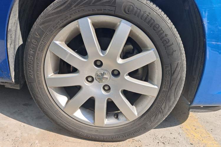 Used Peugeot 307 2013 Hatchback 1.6L Manual Comfort Edition Right Front Wheel Hub