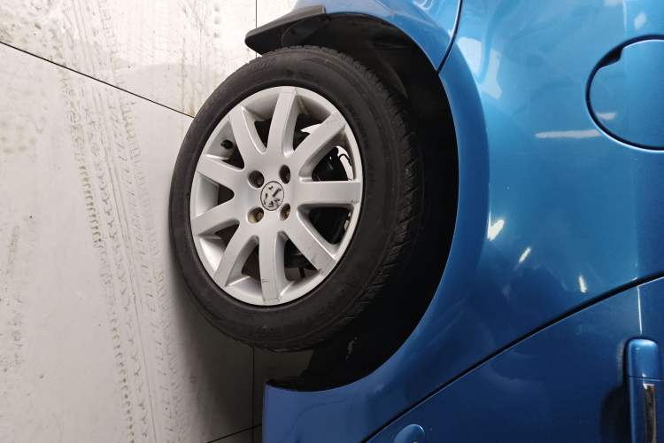 Used Peugeot 307 2013 Hatchback 1.6L Automatic Comfort Edition Right Rear Wheel Hub