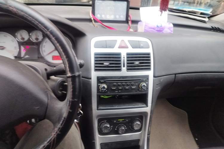 Used Peugeot 307 2013 Hatchback 1.6L Manual Comfort Edition Audio And AC Panel