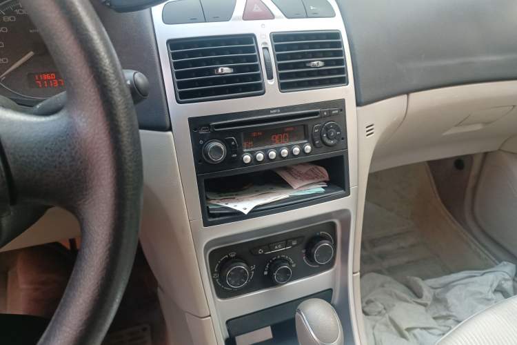 Used Peugeot 307 2013 Hatchback 1.6L Automatic Comfort Edition Audio And AC Panel