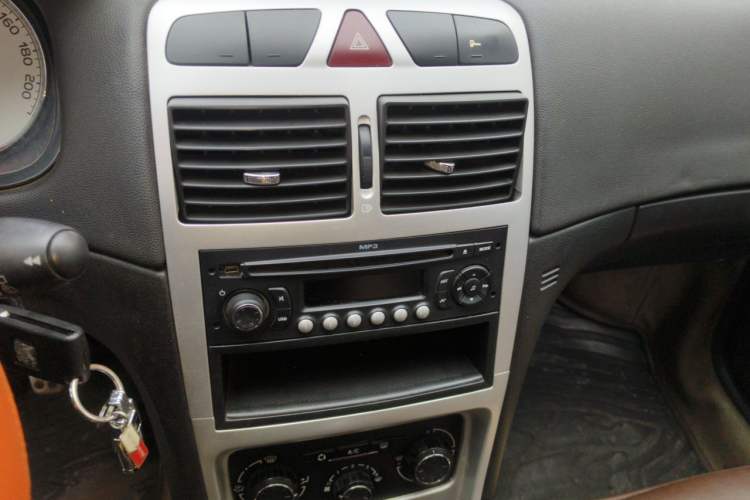 Used Peugeot 307 2013 1.6L Manual CROSS Audio And AC Panel