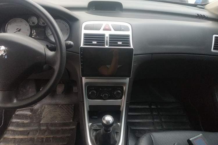 Used Peugeot 307 2013 Hatchback 1.6L Manual Comfort Edition Audio And AC Panel