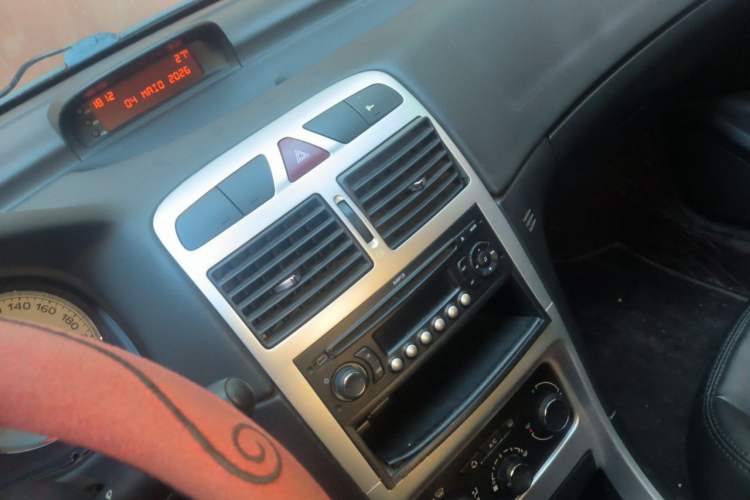 Used Peugeot 307 2013 Hatchback 1.6L Manual Comfort Edition Audio And AC Panel