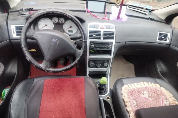 Used Peugeot 307 2013 Hatchback 1.6L Manual Comfort Edition Center Console