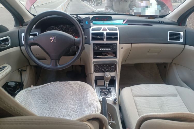 Used Peugeot 307 2013 Hatchback 1.6L Automatic Comfort Edition Center Console
