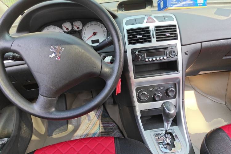 Used Peugeot 307 2013 Hatchback 1.6L Automatic Comfort Edition Center Console