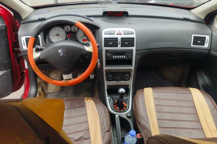 Used Peugeot 307 2013 1.6L Manual CROSS Center Console