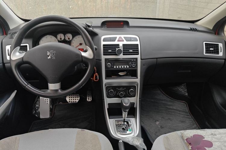 Used Peugeot 307 2013 1.6L Automatic CROSS Center Console