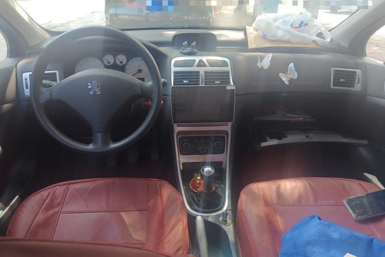 Used Peugeot 307 2013 Hatchback 1.6L Manual Comfort Edition Center Console