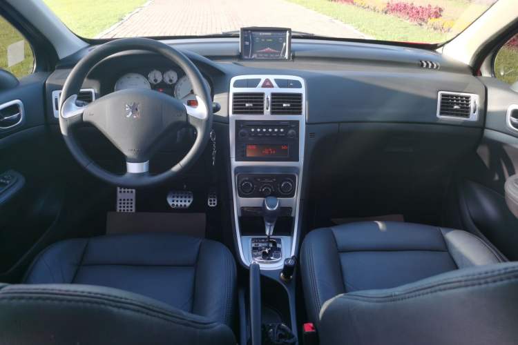 Used Peugeot 307 2013 1.6L Automatic CROSS Center Console