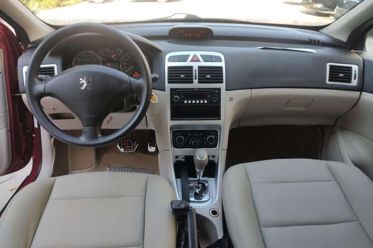 Used Peugeot 307 2013 Hatchback 1.6L Automatic Comfort Edition Center Console