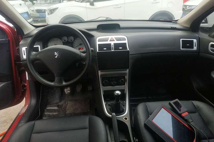 Used Peugeot 307 2013 Hatchback 1.6L Manual Comfort Edition Center Console
